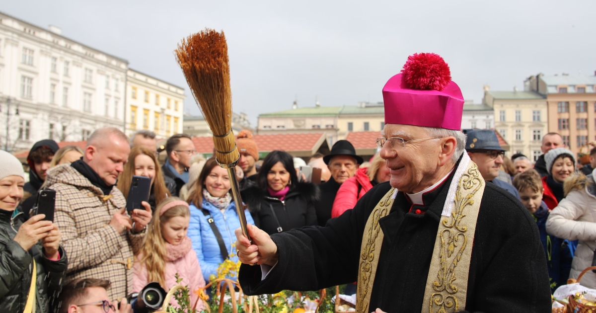 Jak co roku abp Marek Jędraszewski święcił pokarmy na Rynku Głównym