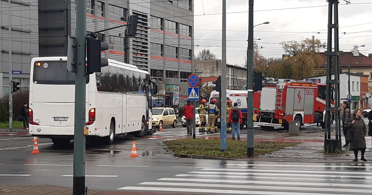 Potrącenie rowerzysty przez kierowcę autokaru Zablokowany przejazd