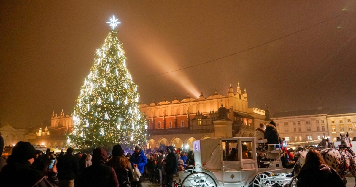 Weekend pełen atrakcji Rozświetlenie choinki targi w Podgórzu i