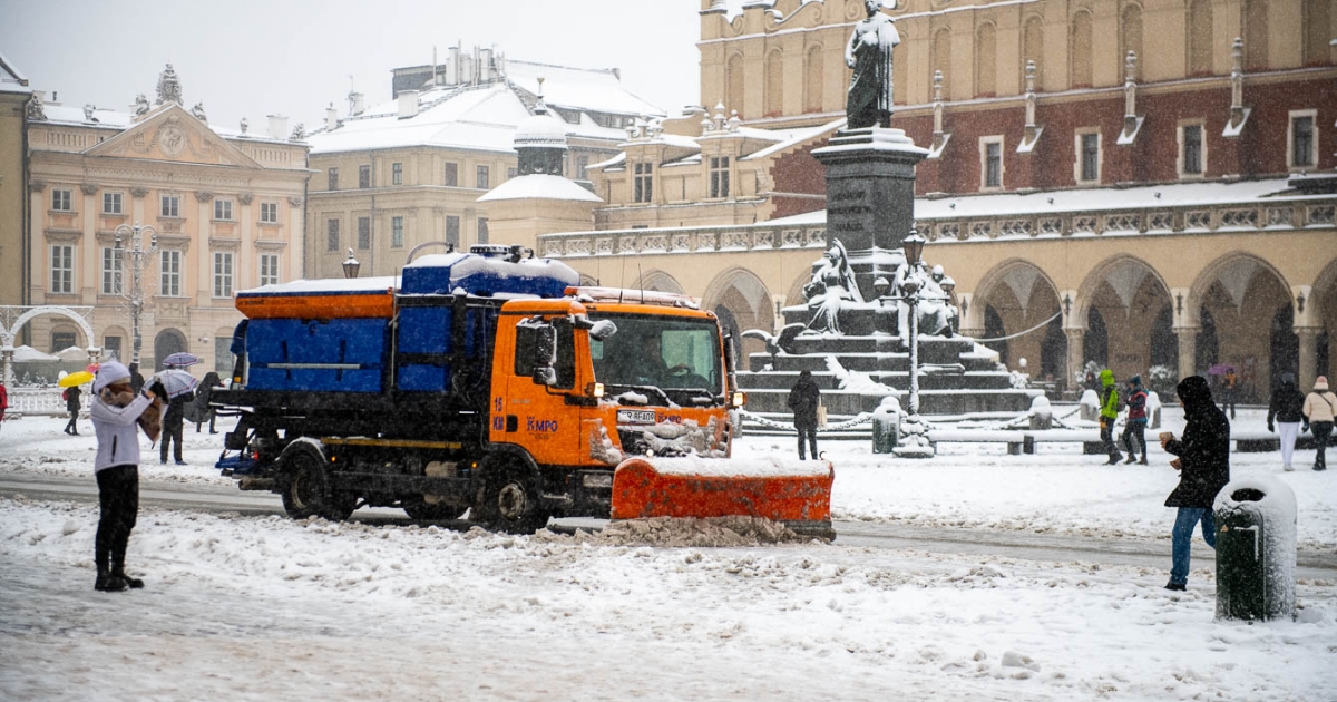 Niebezpieczna pogoda. RCB ostrzega przed gołoledzią