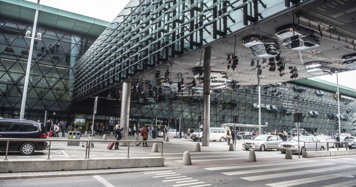 Krótsze kolejki do kontroli bezpieczeństwa i jeszcze większy nowy terminal. Plany Kraków Airport