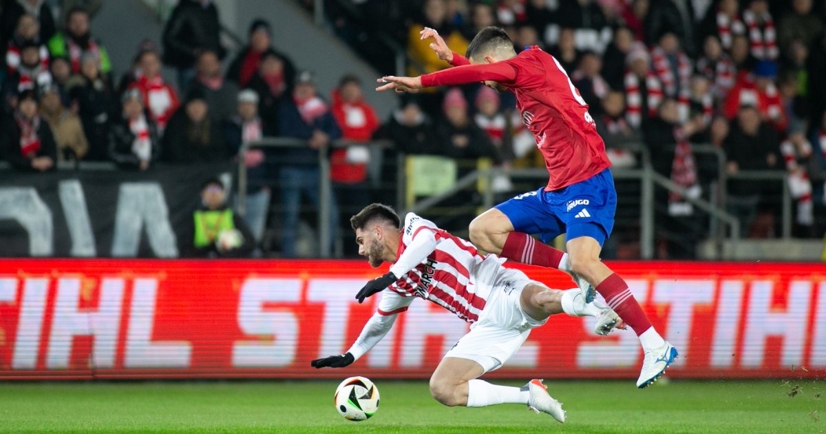 Hit ekstraklasy bez goli. Młody napastnik aż złapał się za głowę [ZDJĘCIA]