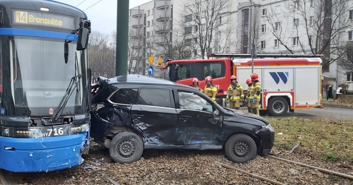 Zderzenie tramwaju z samochodem