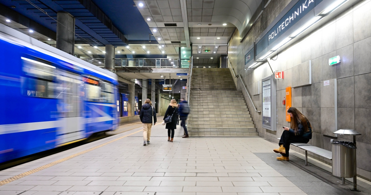 Krakowskie metro zalicza pierwsze opóźnienie