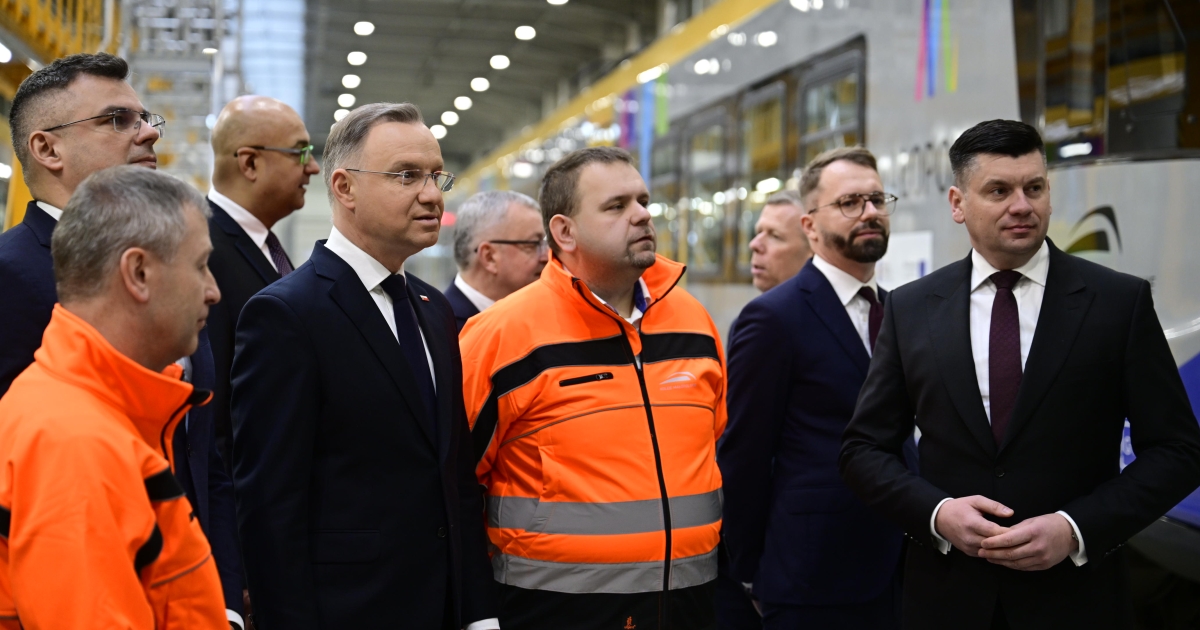 Prezydent Duda z wizytą w Kolejach Małopolskich. „Linia Podłęże-Piekiełko to będzie ogromny skok” [ZDJĘCIA]