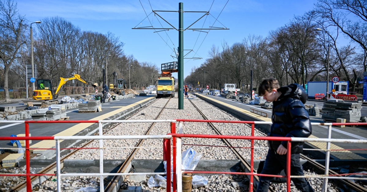 Więcej prac na al. Solidarności. Całe torowisko będzie nowe