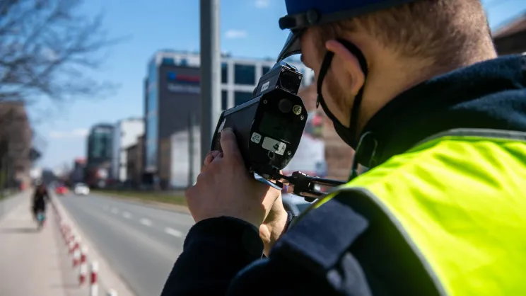 Policjant z radarem