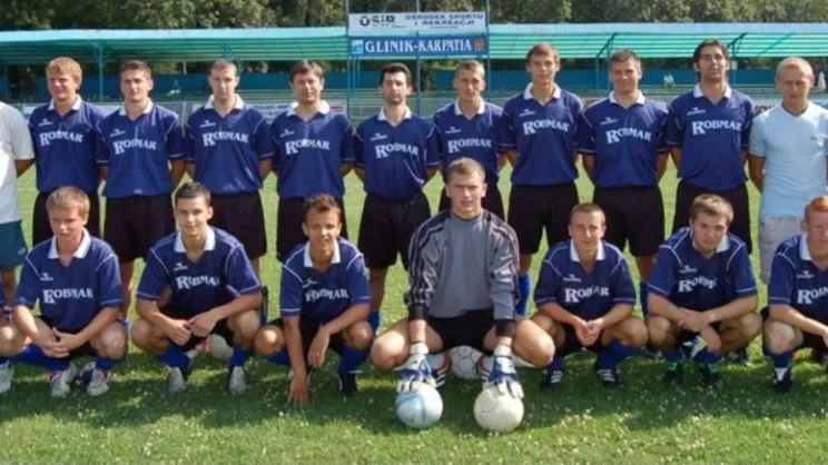 Jarosław Królewski (w dolnym rzędzie, pierwszy z lewej) w barwach Glinika Gorlice