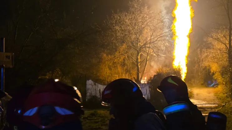 Słup ognia przy ulicy Komandosów