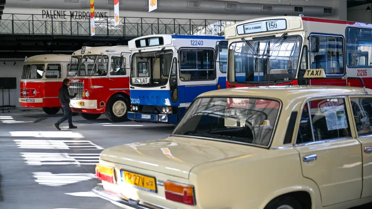 Nowa wystawa autobusów na 150 lecie MPK w  hangarze Muzeum Inżynierii Miejskiej