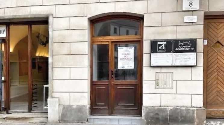 pl. Wszystkich Świętych 8