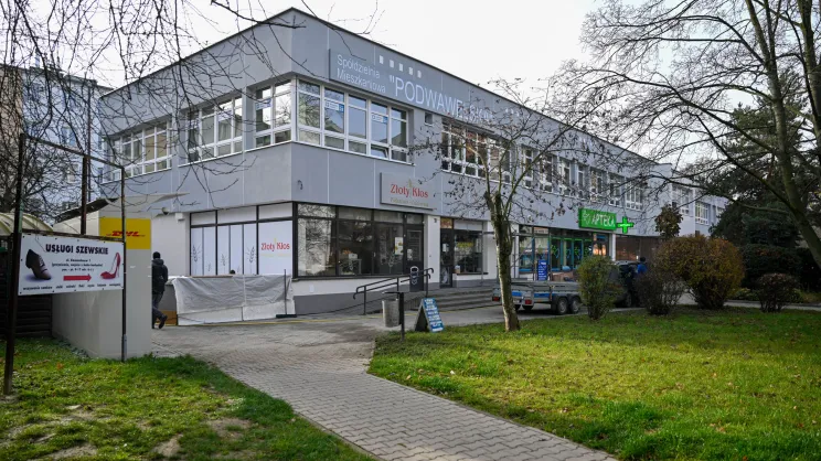 Pawilon usługowy na osiedlu podwawelskim