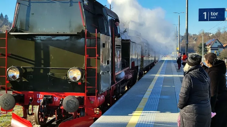 Uroczysty przejazd pociągiem retro do Rabki Zaryte