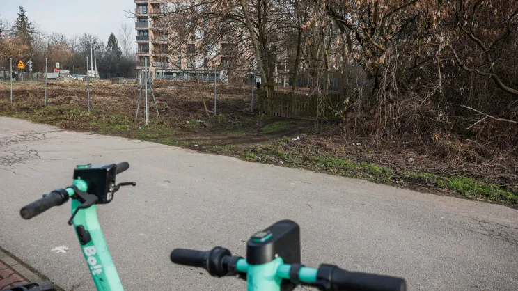 Działka przy skrzyżowaniu Kobierzyńskiej i Kapelanki