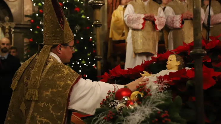 Kard. Grzegorz Ryś w trakcie pasterki w katedrze na Wawelu 25.12.2025 r.