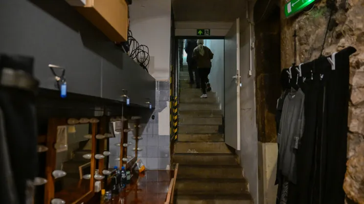 Kulisy sceny pod wieżą ratuszową Teatru Ludowego