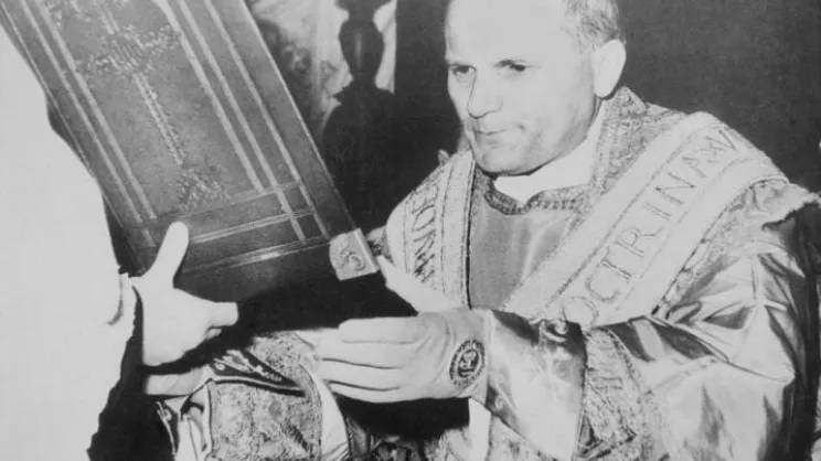 Bp Karol Wojtyła w racjonale św. Jadwigi 