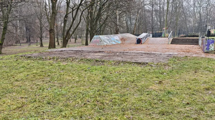 Miejsce po skateparku w parku Lilii Wenedy