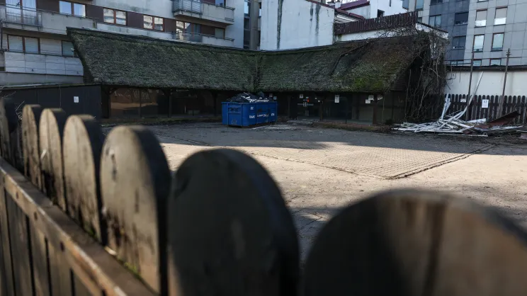 Budynek przy rogu ul. Wrocławskiej i Alei Kijowskiej