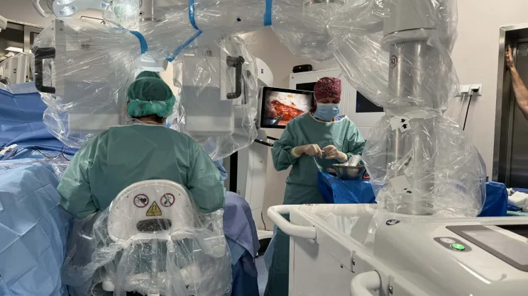 Robot mikrochirurgiczny w akcji. Pierwsza taka operacja w szpitalu wojskowym w Krakowie