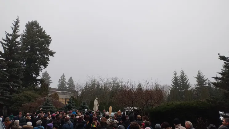 Kolejka, by pożegnać się z Kardynałem zdawała się nie mieć końca