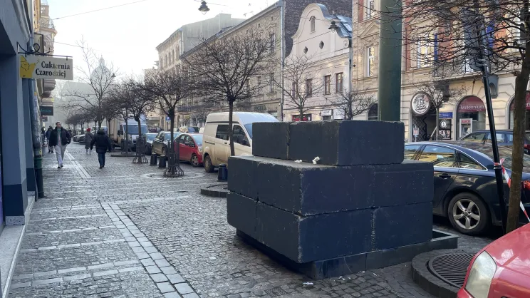 Słup na ul. Karmelickiej