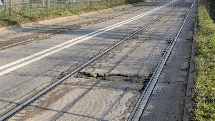 Buspas z torowiskiem na ul. Monte Cassino