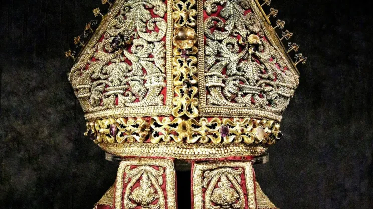 Infuła bpa Tomasza Strzępińskiego w Muzeum Katedralnym