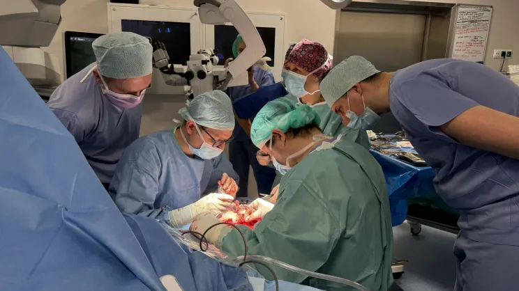 Robot mikrochirurgiczny w akcji. Pierwsza taka operacja w szpitalu wojskowym w Krakowie