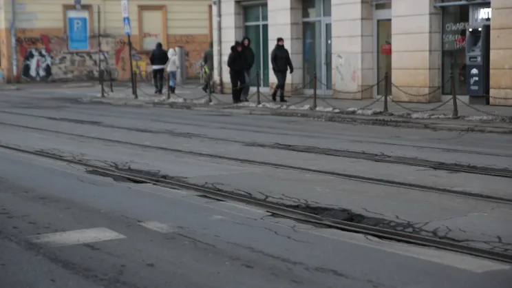 Zniszczone torowisko na ul. Starowiślnej