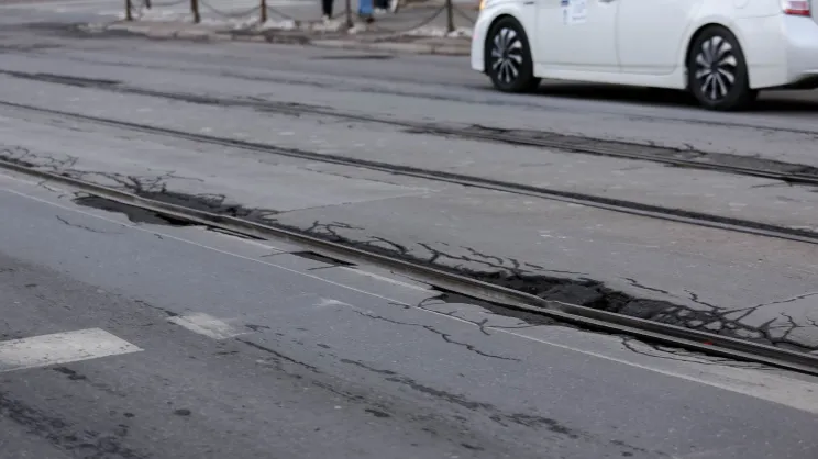 Zniszczone torowisko na ul. Starowiślnej