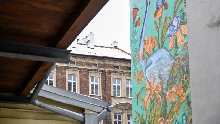 Nowy mural w Podgórzu inspirowany wawelskimi arrasami