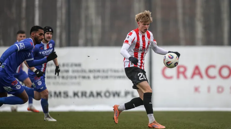 Sparing Cracovia - Artis Brno. Przy piłce Mateusz Tabisz