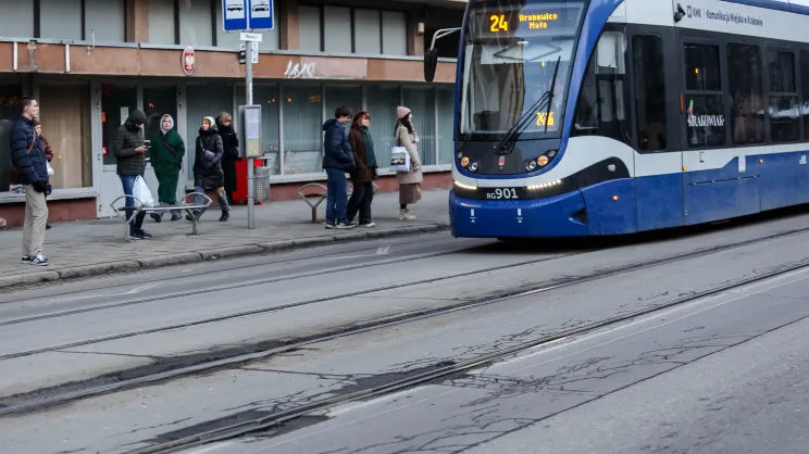 Zniszczone torowisko na ul. Starowiślnej