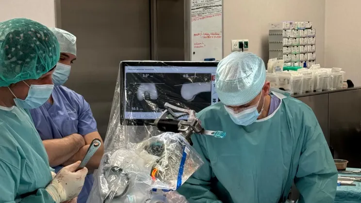 Operacja z pomocą robota ortopedycznego