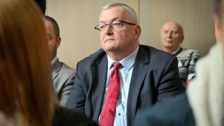 Andrzej Adamczyk podczas rozprawy o Strefie Czystego Transportu