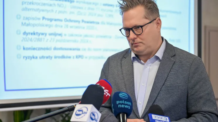 Paweł Ścigalski podczas konferencji podsumowującej pierwsze dni działania SCT