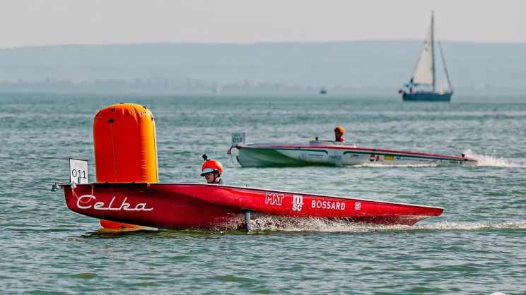 Pierwsze Międzynarodowe Zawody Łodzi Solarnych w Krakowie