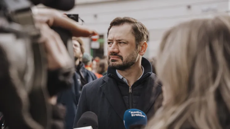 Aleksander Miszalski, prezydent Krakowa w trakcie protestu na krakowskim Kazimierzu