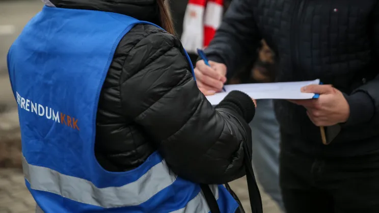 Zbiórka podpisów pod referendum pod stadionem Cracovii