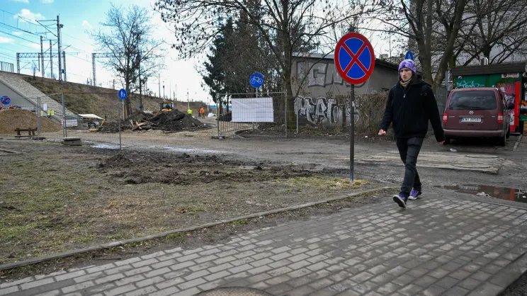 Zniszczony chodnik przy ul. Kącik