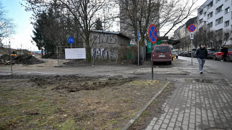 Zniszczony chodnik przy ul. Kącik