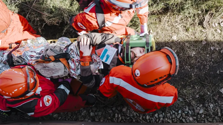 Ćwiczenia Grupy Ratownictwa PCK na bocznicy w Bieżanowie