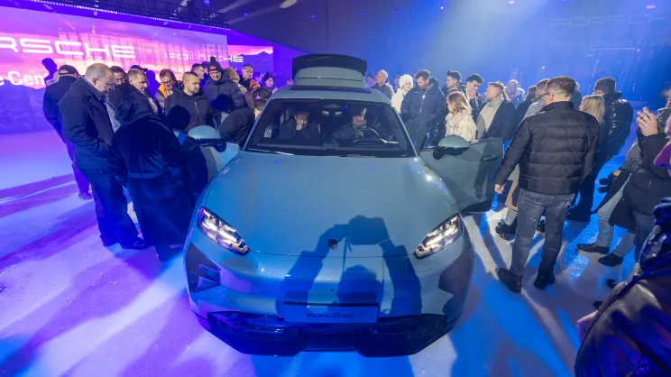 Porsche Cayenne Electric zadebiutowało na tafli lodu