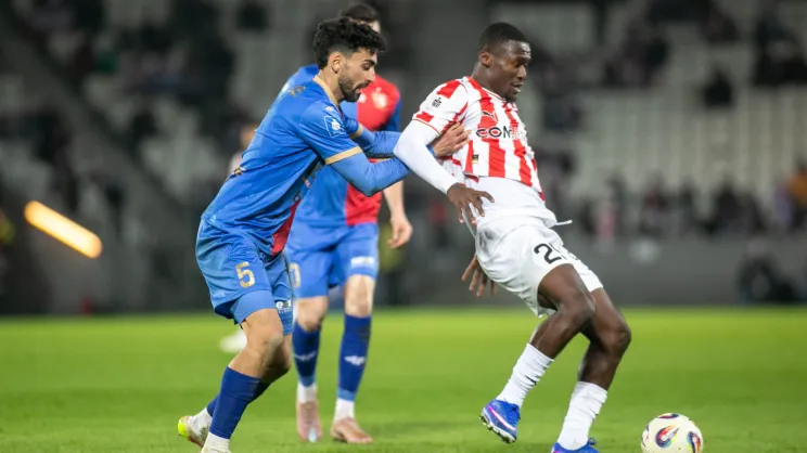 Jean Batoum w pojedynku z Juande Rivasem