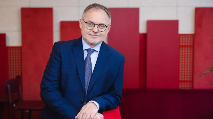 Rektor Uniwersytetu Dolnośląskiego DSW, dr hab. Sławomir Krzychała 