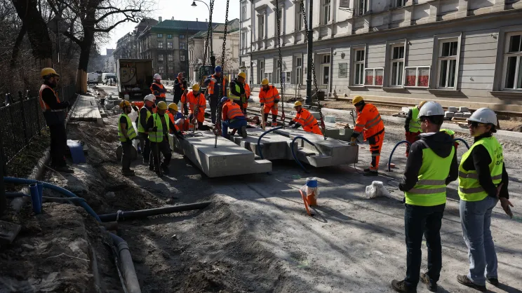 Montaż płyt tramwajowych przy ul. Straszewskiego