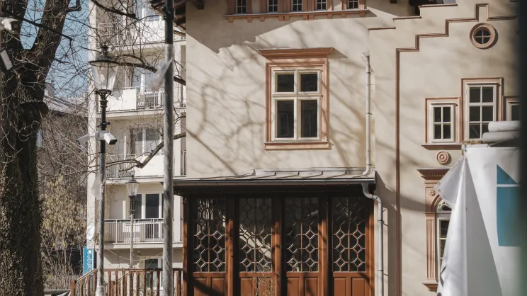 Wyremontowana Kossakówka i zmieniająca się przestrzeń wokół niej