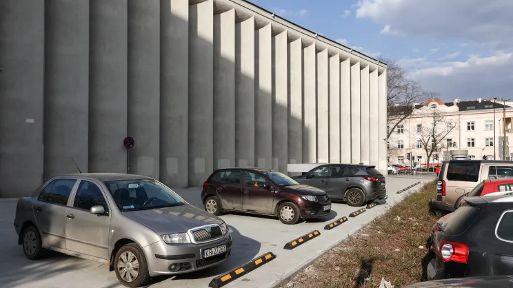 Parking pod Kinem Kijów
