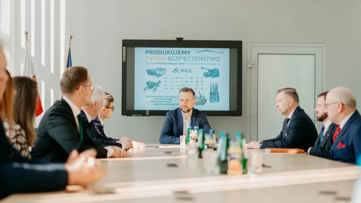 Wizyta wicepremiera Władysława Kosinaka-Kamysza w Tarnowskich Zakładach Mechanicznych